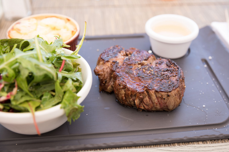 steak and salat